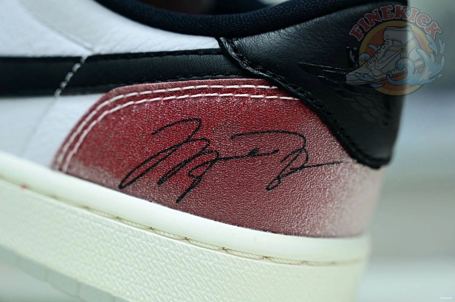 Jordan1 Room Jordan OG Trophy Low x Air 0129